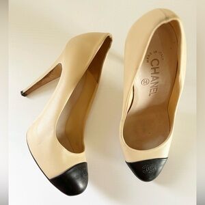 CHANEL Two-Tone Beige and Black Cap-Toe Leather Pumps